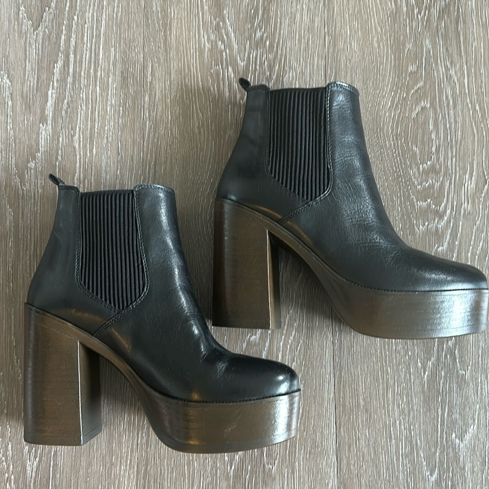 Steve Madden Leather Ankle Platform Booties — US women size 9